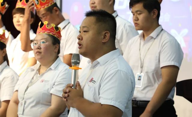 集團(tuán)運(yùn)營(yíng)副總裁趙明華 集團(tuán)運(yùn)營(yíng)副總裁趙明華