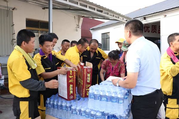 乾港集團高層慰問一線員工 乾港集團高層慰問一線員工